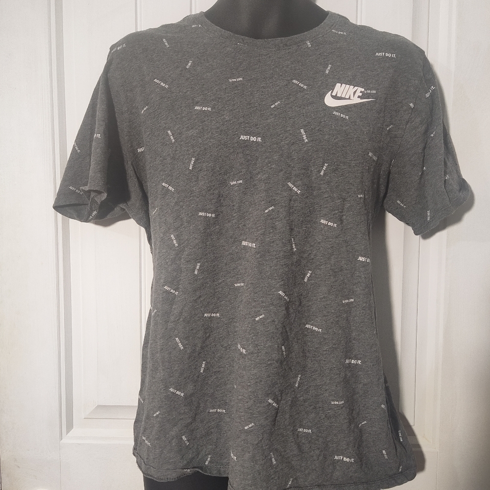 Nike Men’s Dark Gray Allover 'Just Do It' Graphic Tee